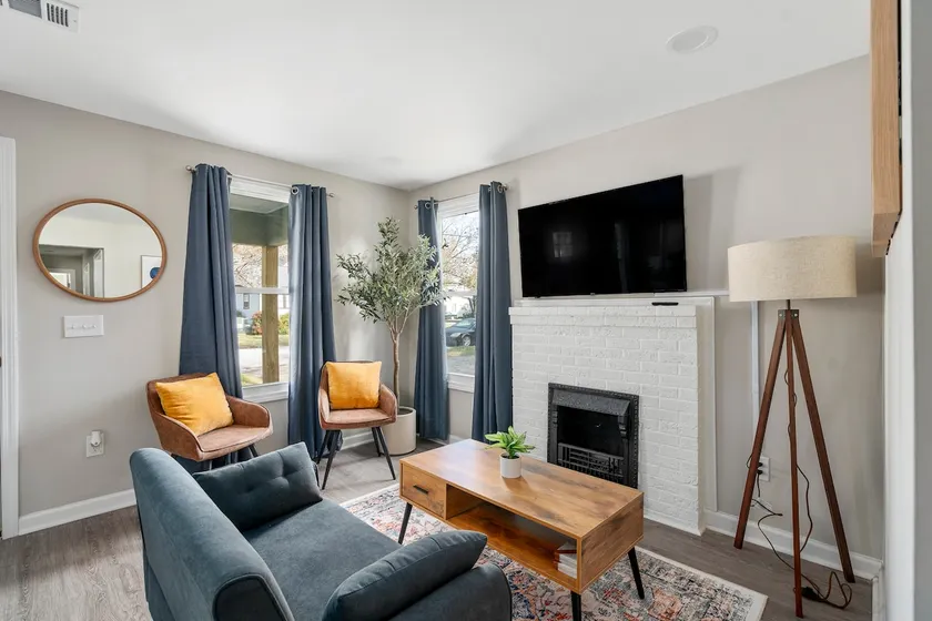 Monthly 2 bedroom house near Medical District - Image 1