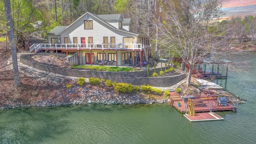 Quiet Cove-Hot Tub l Dock| Kayak| Fire Pit l Grill - Image 1