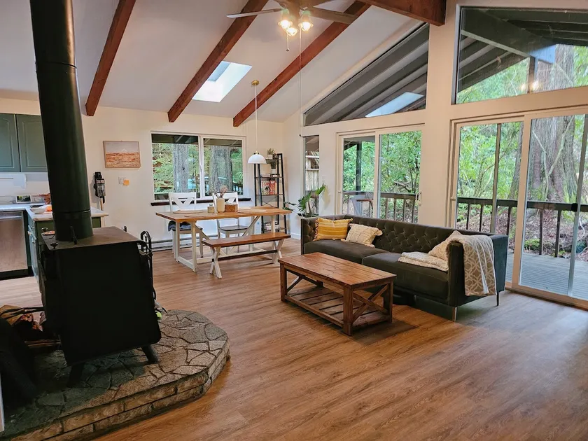 Secluded 2BR Forest Lake Retreat with Hot Tub - Image 1