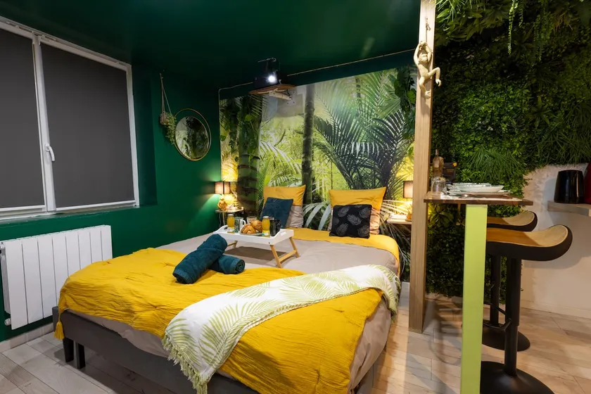 Cap Jungle Limoux: king bed + 4K cinema - JBL sound - Image 1