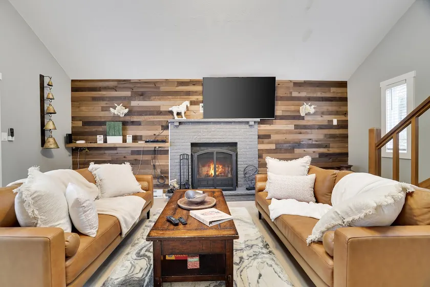 Cozy Pocono Cabin w/ Fireplace! Pets welcome! - Image 1