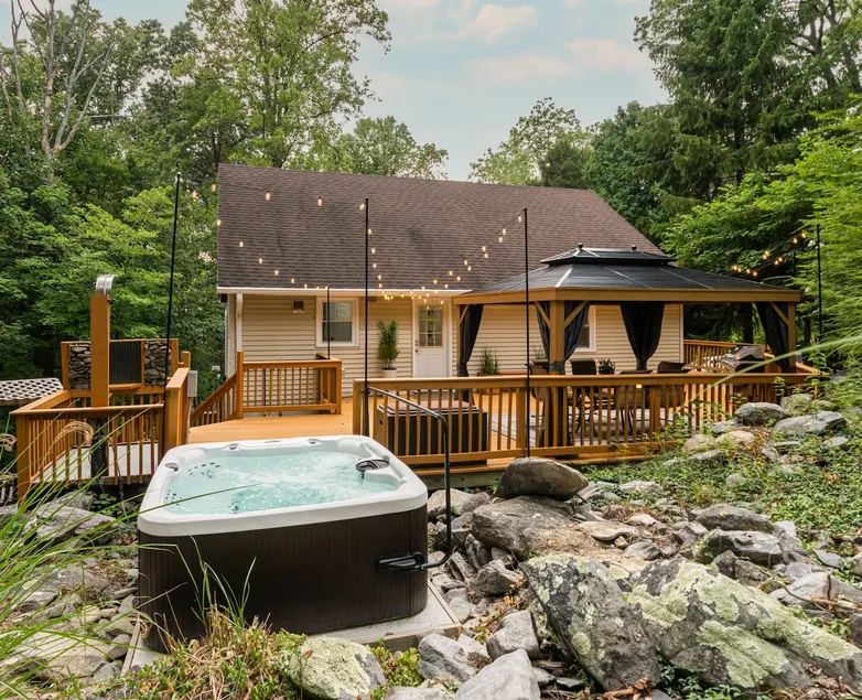 Mountainside Retreat: Hot tub,Arcade, Theater,Pets - Image 1
