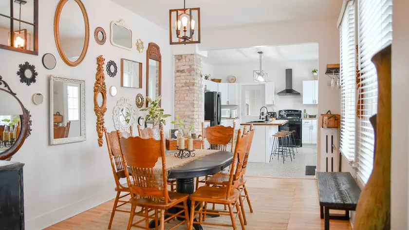 Charming 1870s Downtown Loft - Image 1