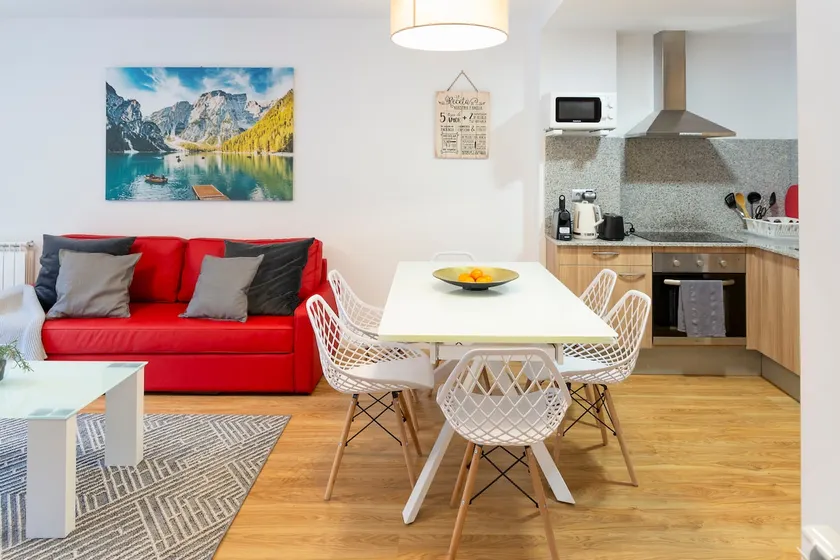 Mountain retreat, terrace with views and parking - Image 1