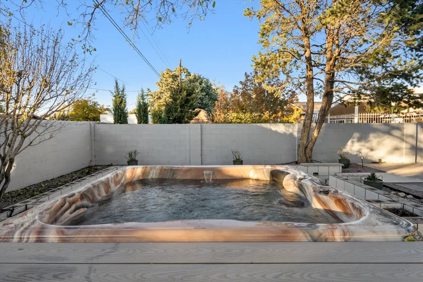 Contemporary Sophistication | HoT tUb!| Wonderbox - Image 1