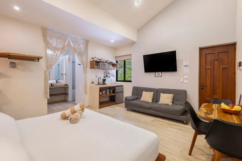 Fully-Equipped, Pool, Street Parking & Fast Wifi - Image 1