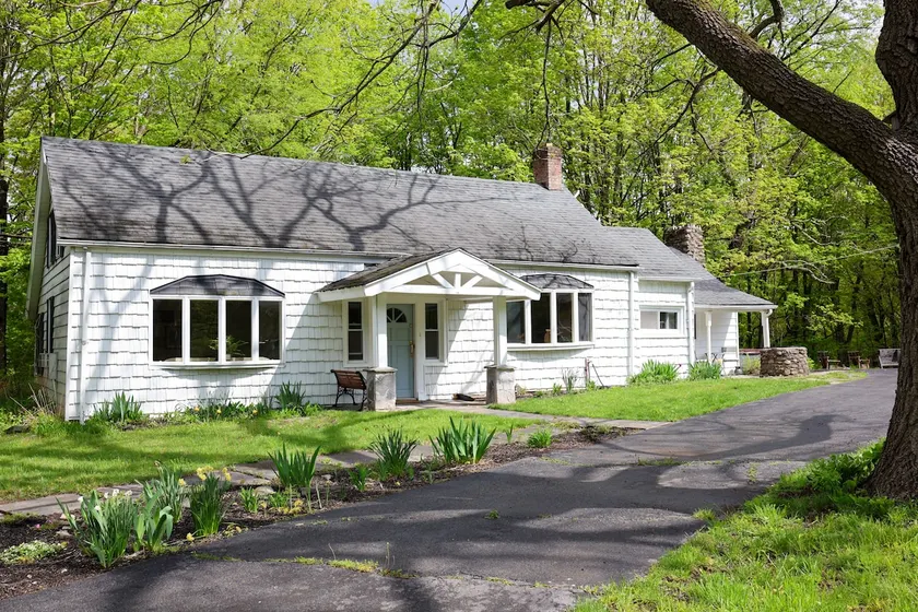 Cottage w/ pool&hot tub 15 min to Windham - Image 1