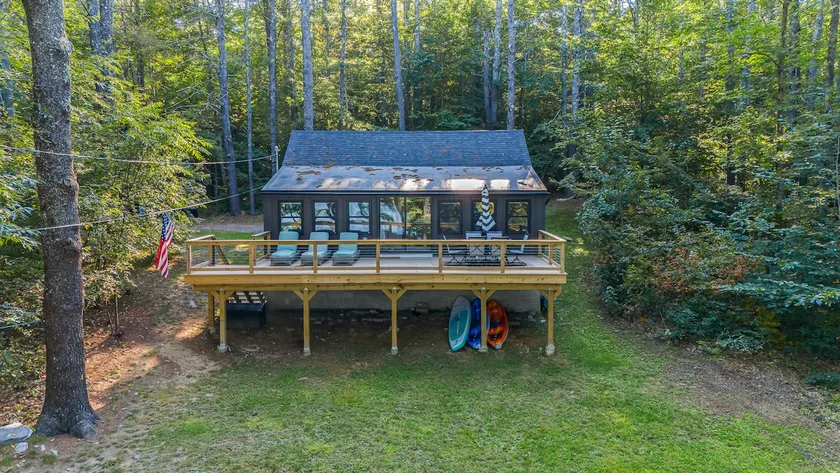Cozy Lakefront Cabin Near Portland - Image 1