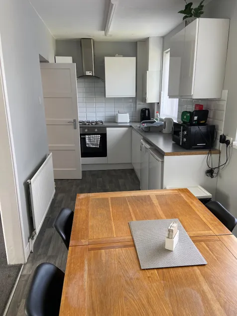 Sheffield spa view 2 bed house free parking - Image 1