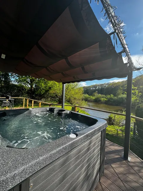 Arcadia Riverside Retreat - Image 1