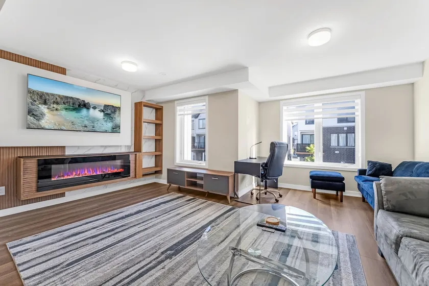 Stylish & Modern Townhome –Perfect Ottawa Getaway! - Image 1