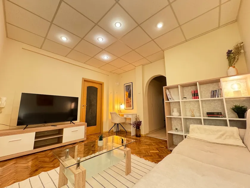 Cozy and quiet central apartment - Image 1