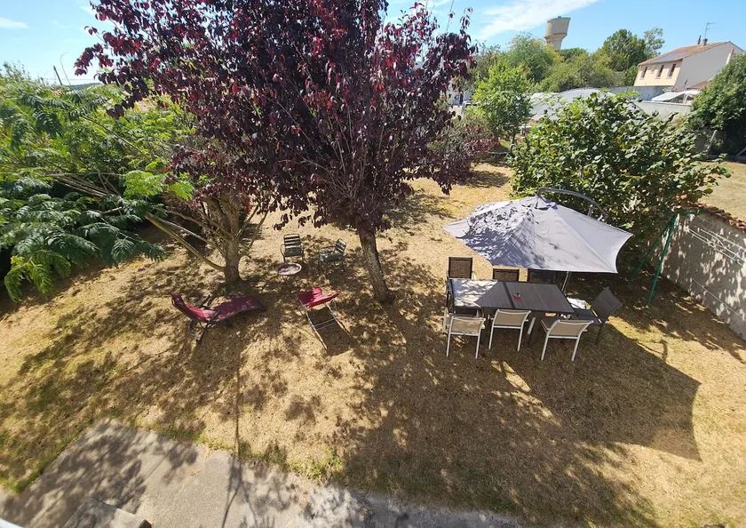 4 bedroom house with air conditioning/garden/parking - Image 1