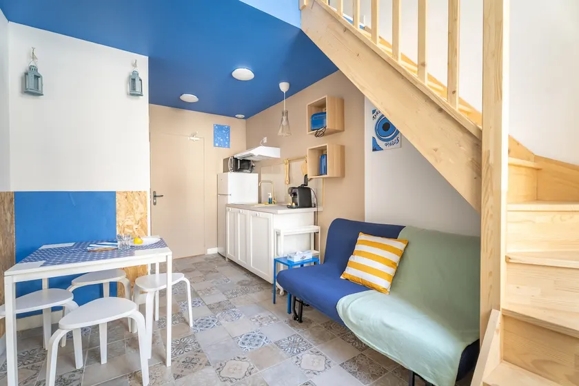 T2 Greece air conditioning – Close to stadium and Channot park - Image 1