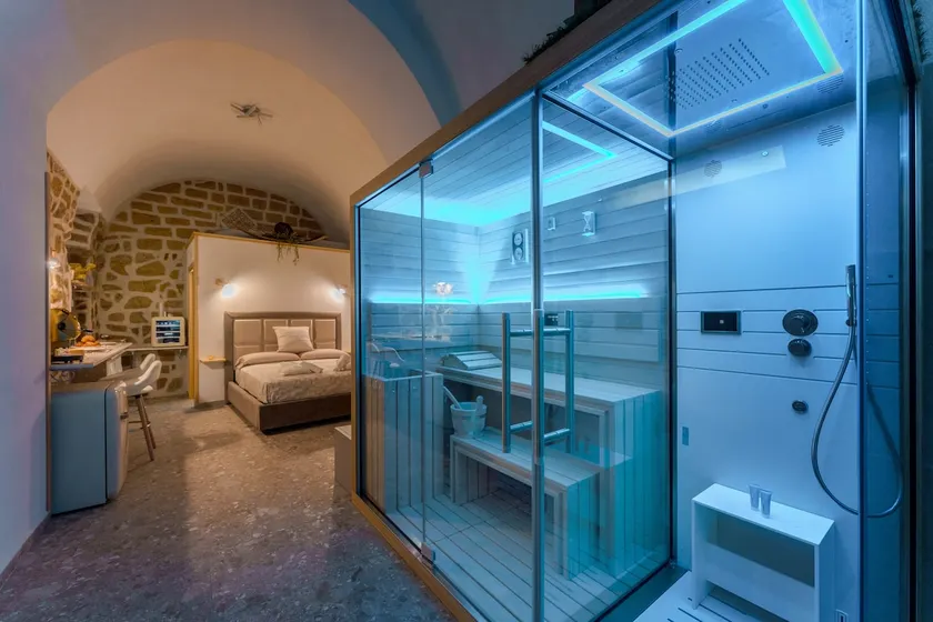Anima Suite: Sauna, Jacuzzi, Turkish Bath and Kitchen - Image 1