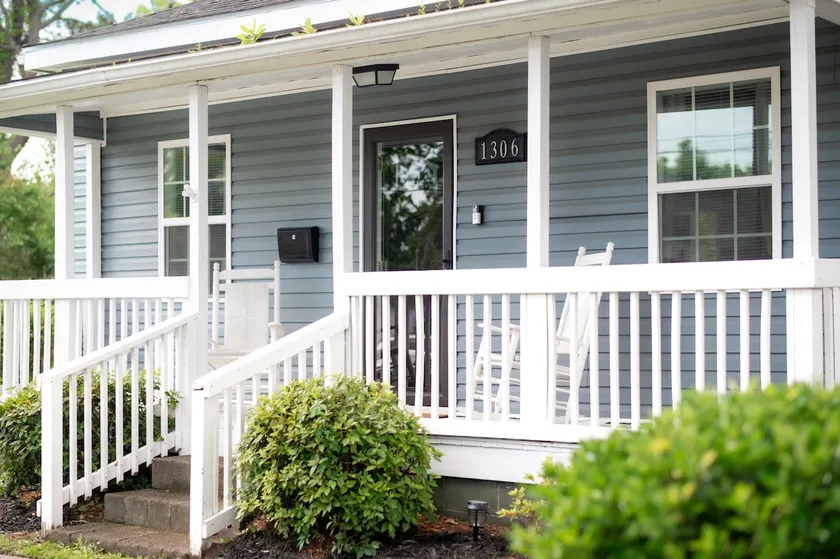 Downtown Cottage, Bikes, 20 min to Beach-Location! - Image 1