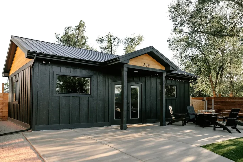 Casita Noir | King Bed | Fireplace | Private Patio - Image 1