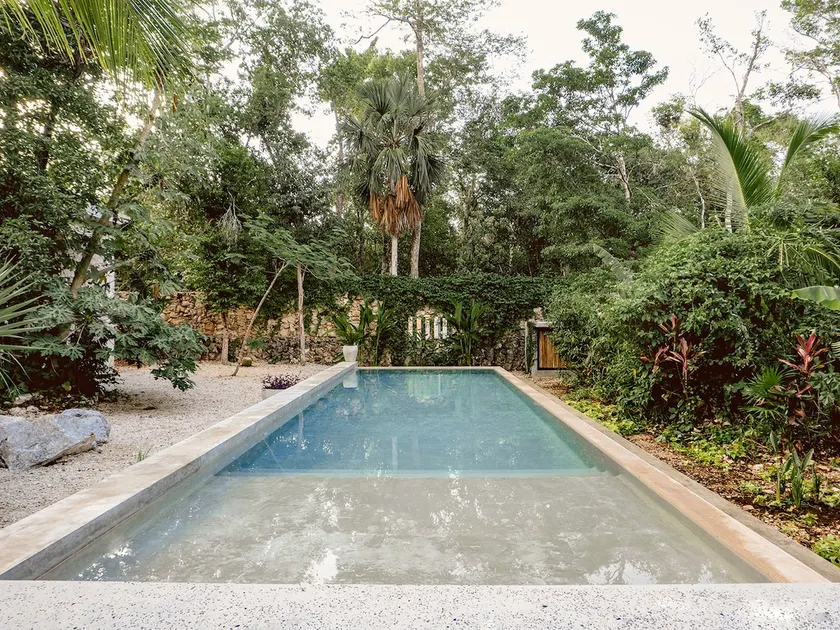 Luxurious villa with amazing pool - Image 1