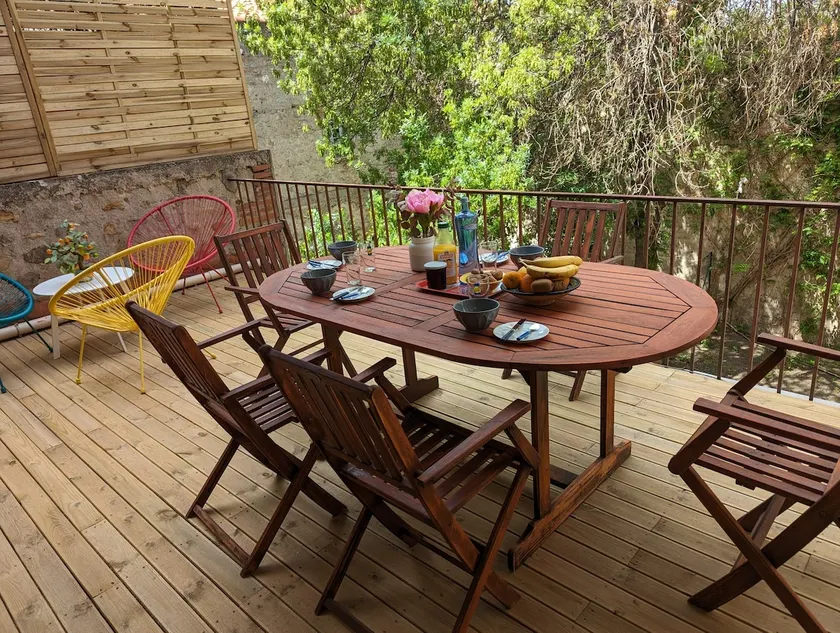 Peaceful, spacious and with a beautiful terrace. - Image 1