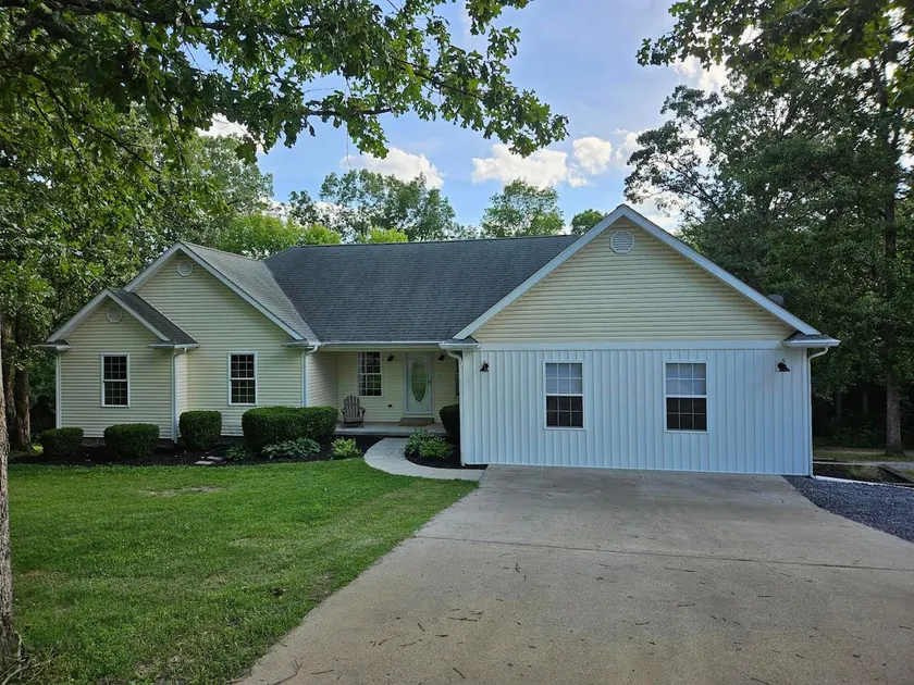 Kentucky Lake Getaway - Image 1