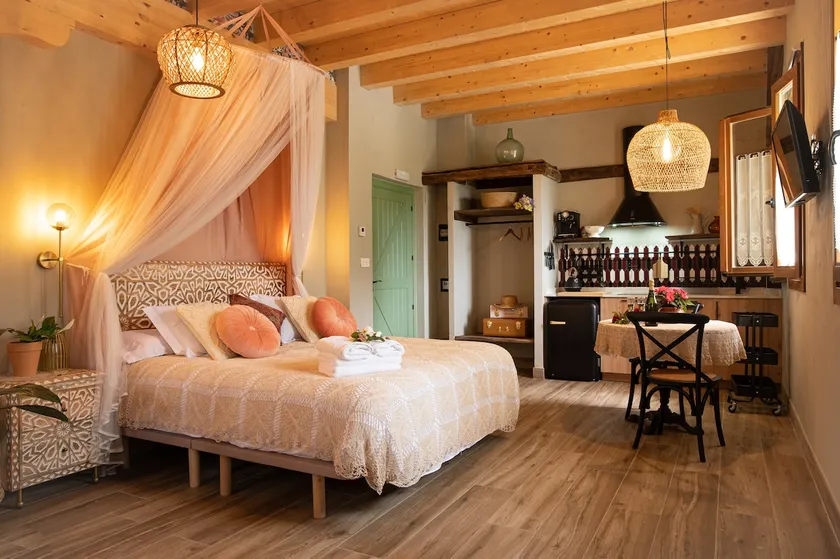 Apartment with a Jacuzzi. Beach and mountains. 1 - Image 1