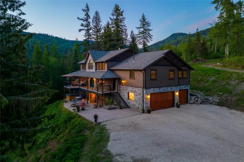 Timber Ridge Ranch- Mountain Chalet n' Horse Hotel - Image 1