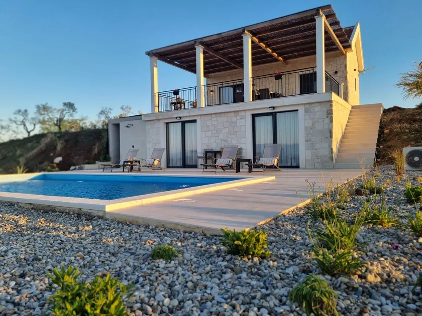 Heritage villa M, pool and view - Image 1