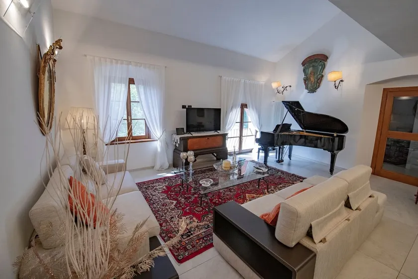 Anna's House - Image 1