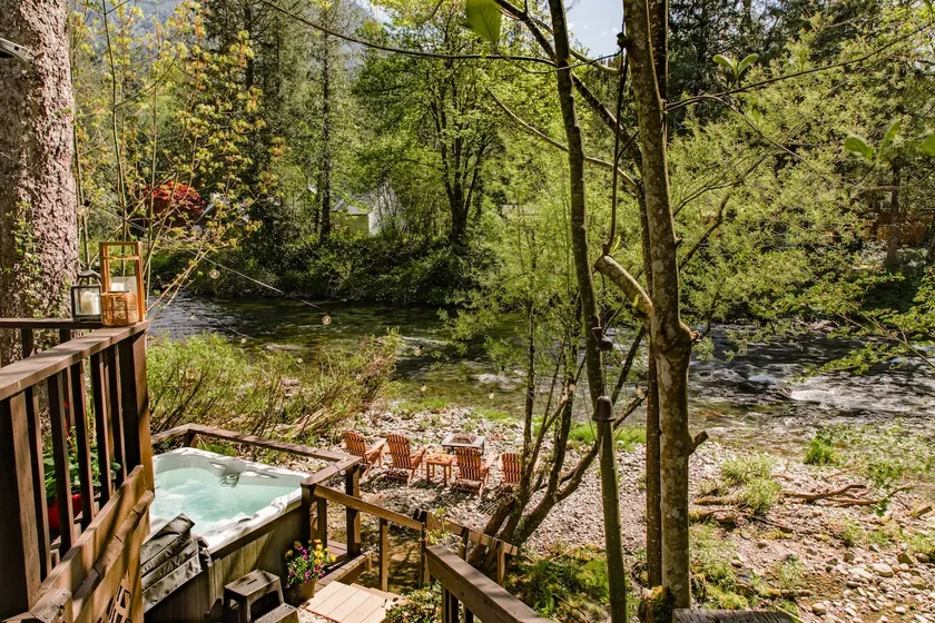 North Zen Riverfront Cabin by Riveria Stays - Image 1