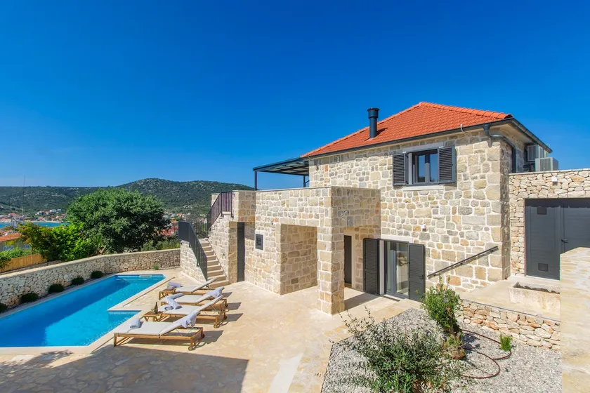 Authentic Premium Villa with Sea View and Heated Pool - Image 1