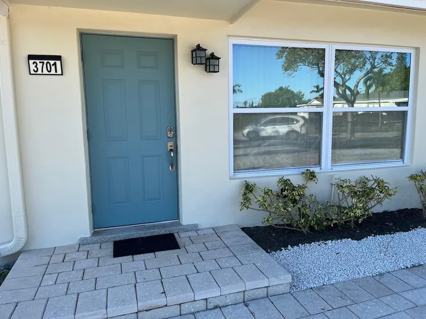 (3701) 1 Bedroom 1 Bathroom House - Image 1