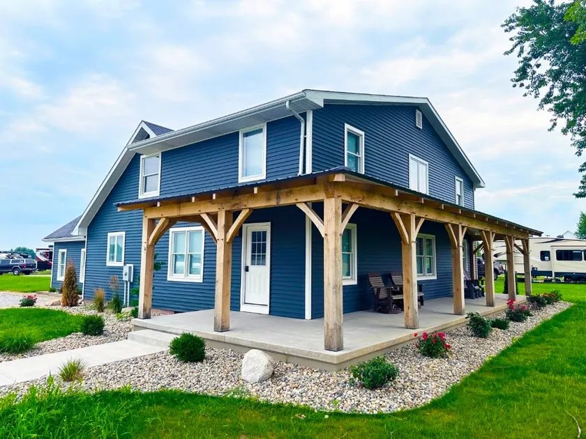 Farmhouse on Farver - Image 1