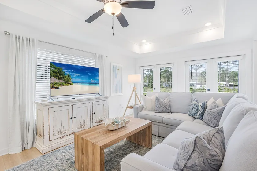 New - Close to Wharf! 3 bedrooms, Sleeps 10, Pool - Image 1