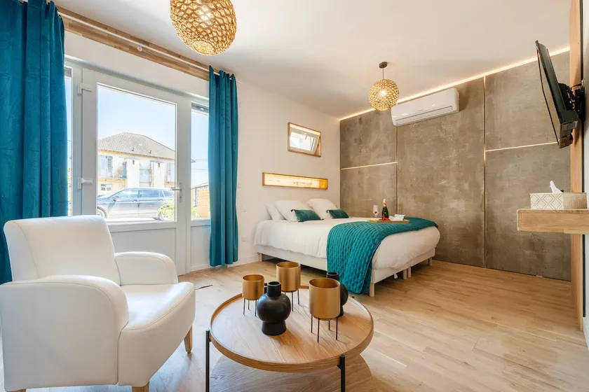 Studio Chic Bath Spa and Sauna - Image 1