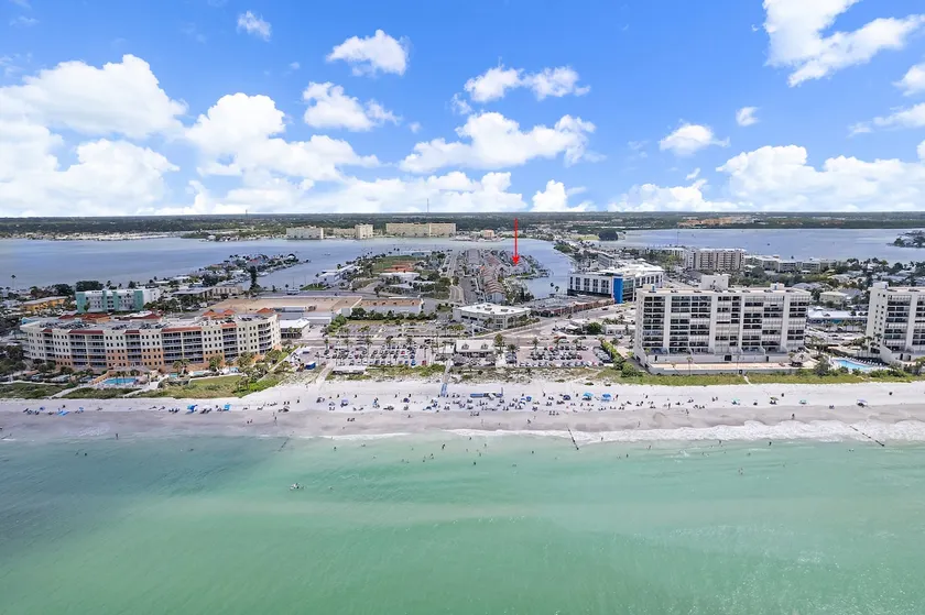 Upscale, cozy and coastal condo! - Image 1