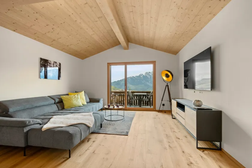 Stylish 4.5 room apartment near the valley station - Image 1