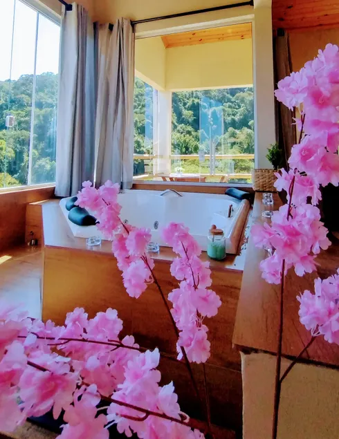 * Deluxe Charming Chalet* - Image 1