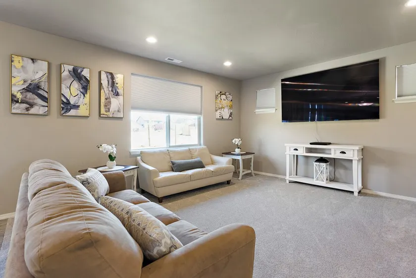 5 King bedrooms 6 tvs! Tankless Brand New House - Image 1