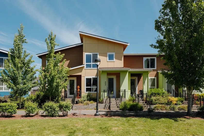 Haven at Greenbridge Close to Airport and Downtown - Image 1