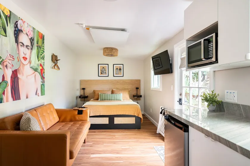 Sunny Garden Studio with Parking - Image 1