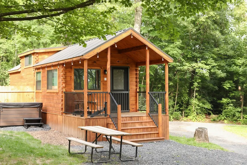 #77 Tiny Home | One bedroom with HOT TUB - Image 1