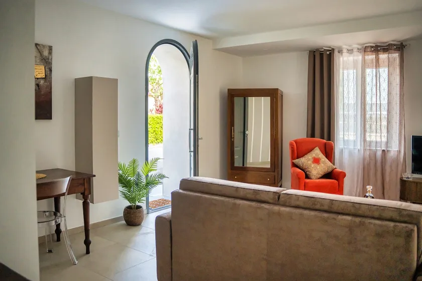 Pavese - Elegant and refined three-room apartment - Image 1