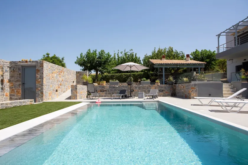 Blue Horizon Guesthouse - Image 1