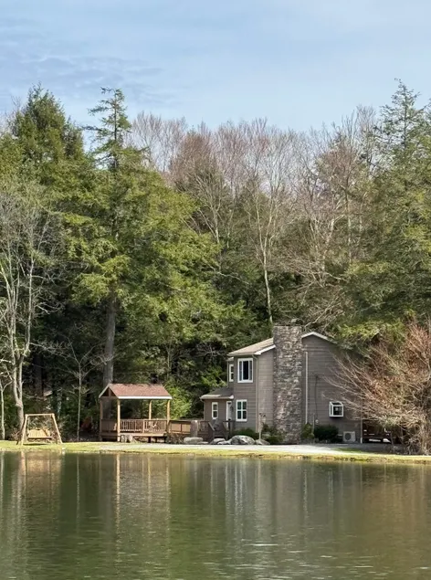 Whispering Creek Lodge  - Water views from every window - Image 1