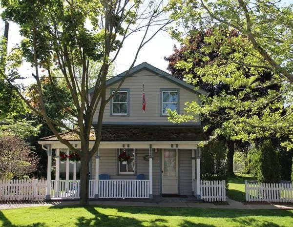 The Swayze Cottage - Image 1