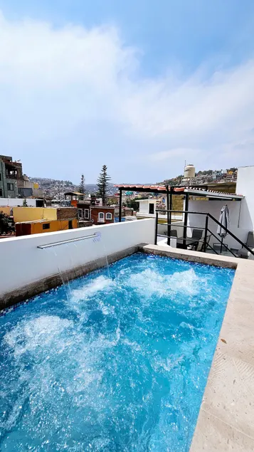La Casa del Mundo Pajaritos/Downtown/Parking/Pool - Image 1