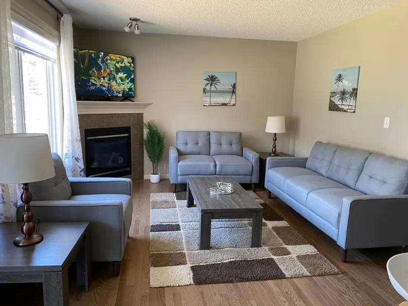Entire Home in Edmonton South - Image 1
