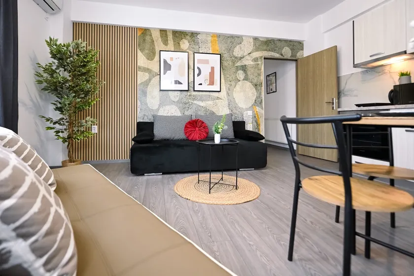 Old Town Comfort: Relaxing 1BR Apartment - Image 1