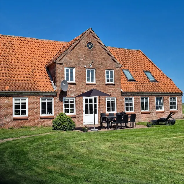 Large old country estate - Image 1