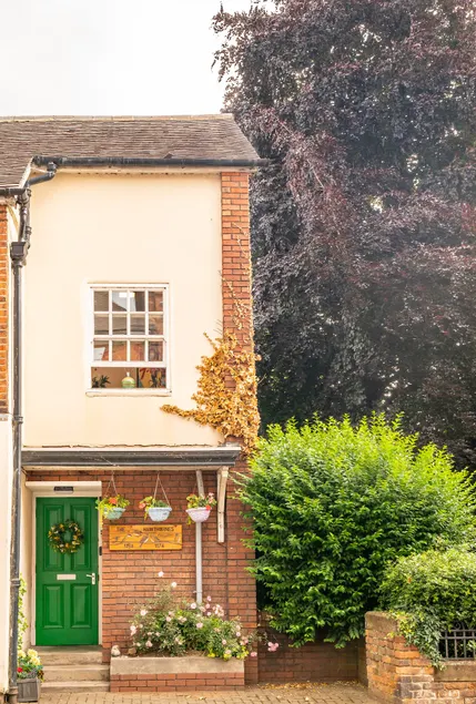#03 The Haw thornes Sleeps 6 NEC 7mins - Image 1